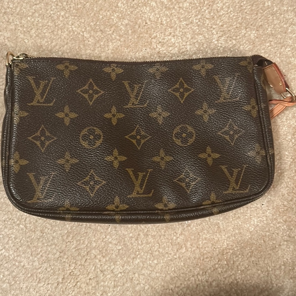 Louis Vuitton Pochette Accessory Bag